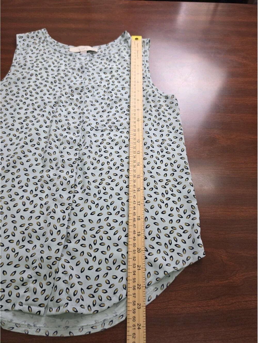 Loft Petites SP Sage Green Leaf Print Sleeveless Blouse Shell Office Siren Top - Picture 8 of 8